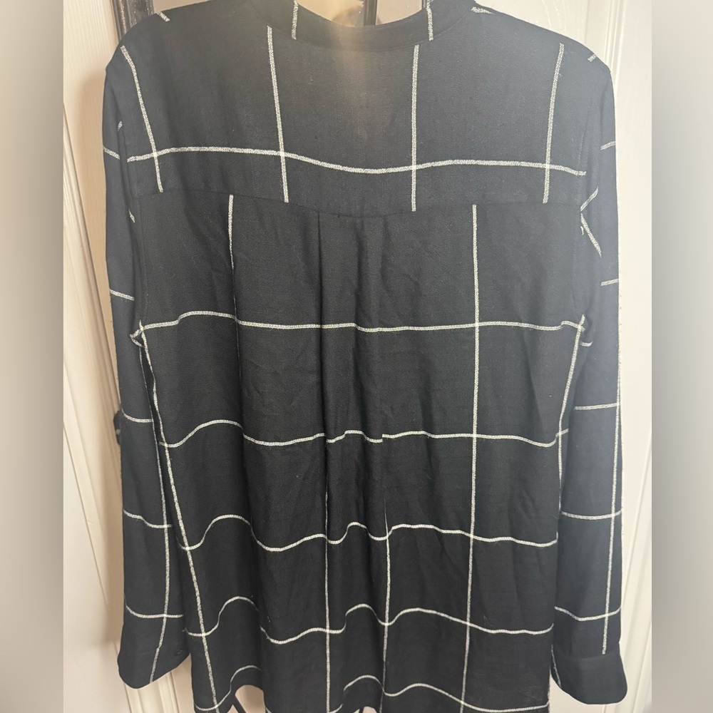 Line Shirt EUC - Picture 3 of 6